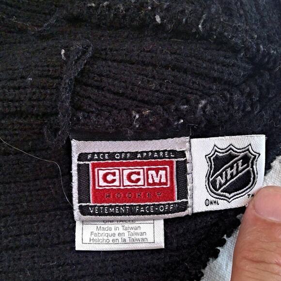 Philadelphia Flyers CCM Hockey Winter Striped Hat/Cap/Beanie NHL - Picture 5 of 7